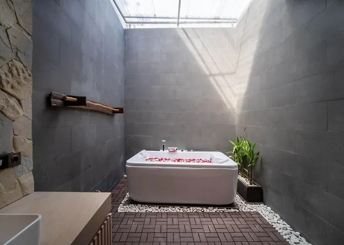 Mirage 3-br Private Pool In Nyang Nyang